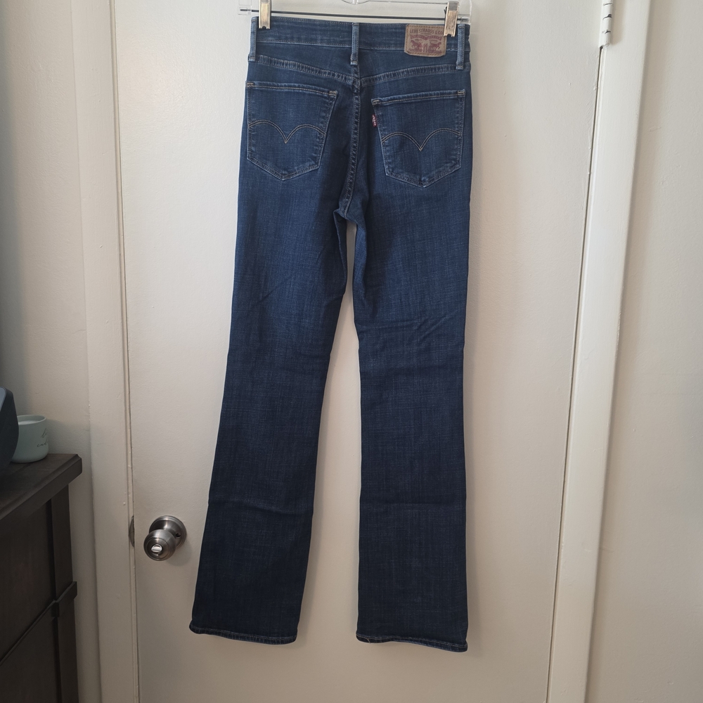 Levi's 725 Highrise Bootcut Jeans - Picture 5 of 8